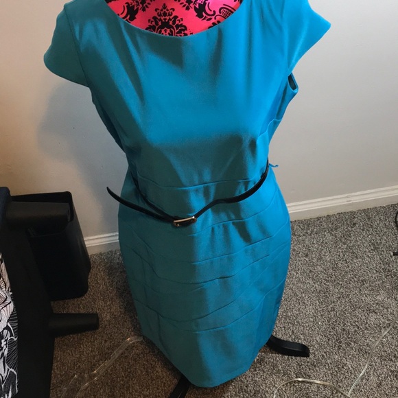 B works dress  with belt - Picture 4 of 4